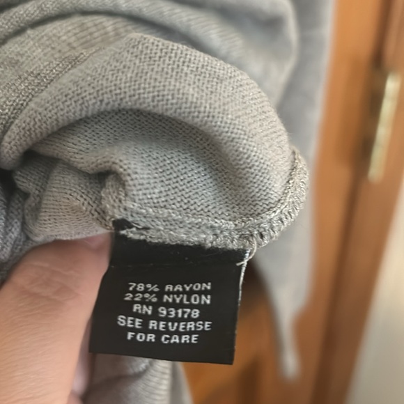 Premise Black V Sweater - Picture 4 of 6